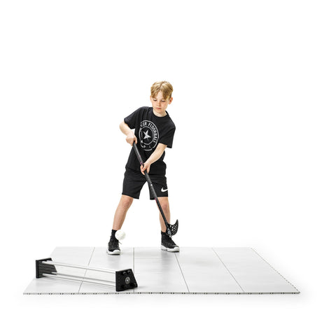 Floorball passing kit with passer and tiles for practising quick passes